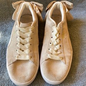 Puma Suede Varsity Bow Shoes - size 6 - Marshmallow